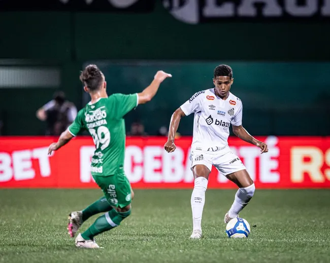 Lateral Souza é cobiçado por rival do Peixe e também por equipe do Velho Continente – Foto: Raul Baretta/Santos FC