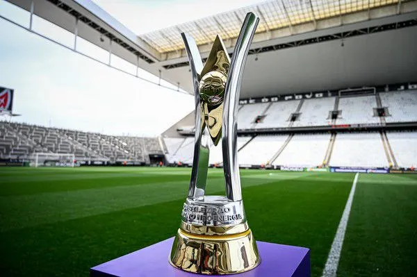 Taça Brasileirão. Foto: Nayra Hal/Staff Images