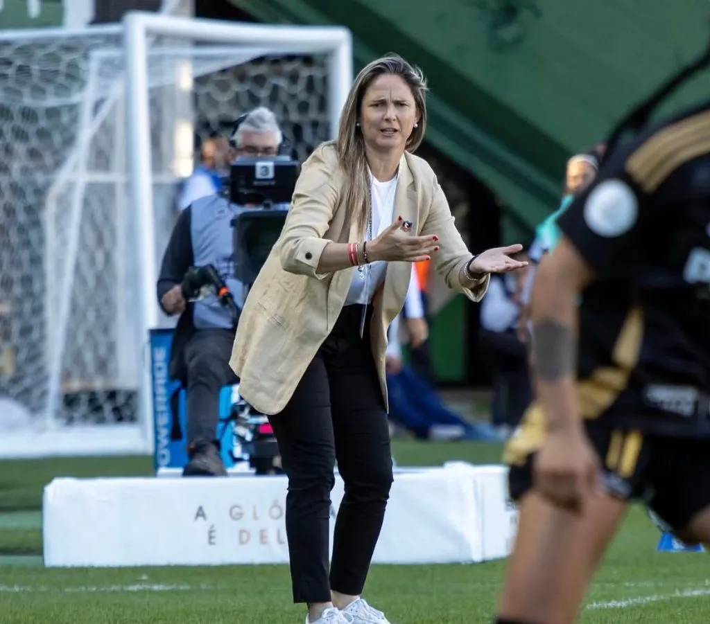 Tatiele Silveira, técnica do Colo-Colo alcança feito histórico. Foto: reprodução/Instagram/@tatisilveira