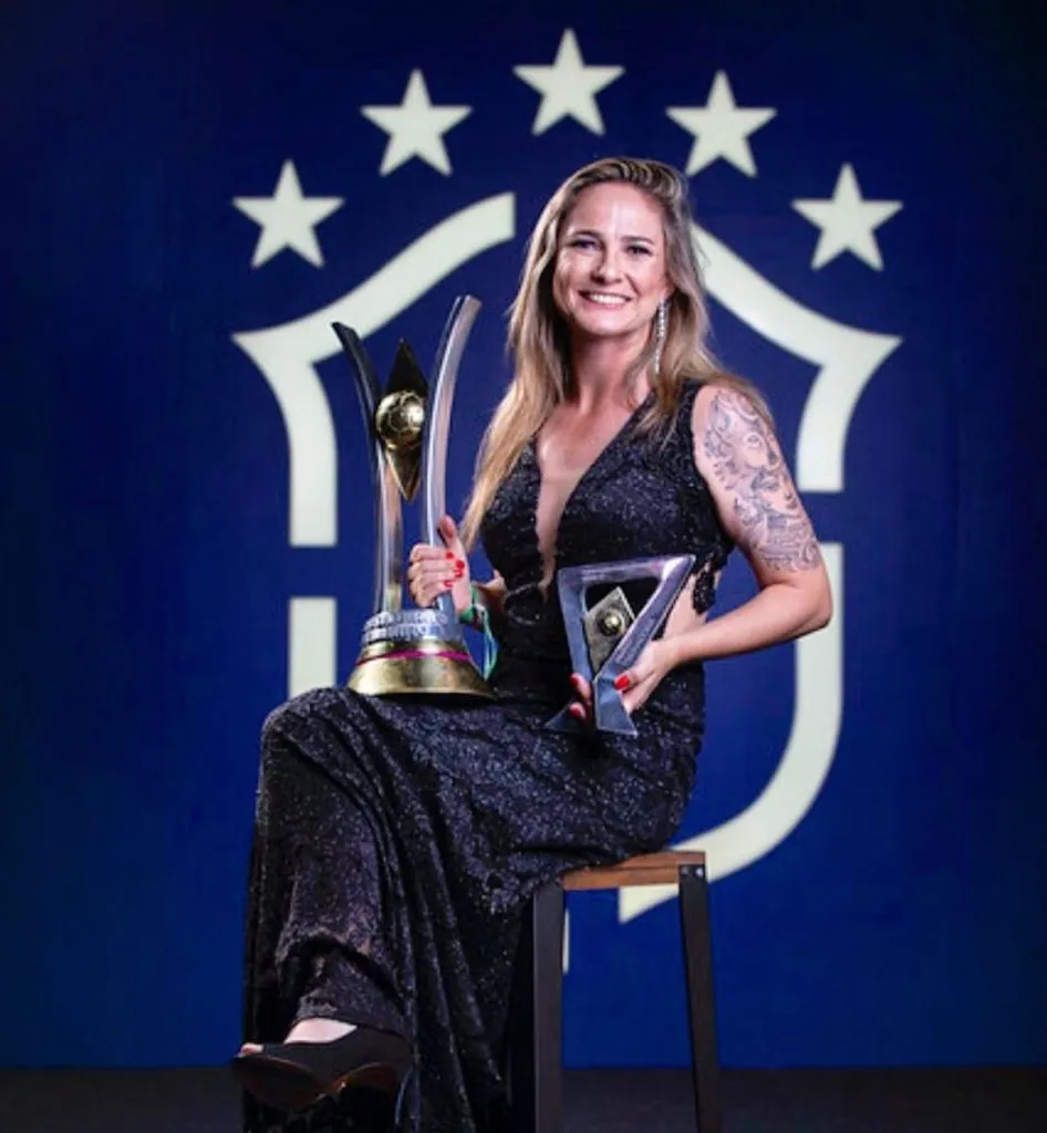 Tatiele Silveira, técnica do Colo-Colo. Foto: reprodução/Instagram/@tatisilveira