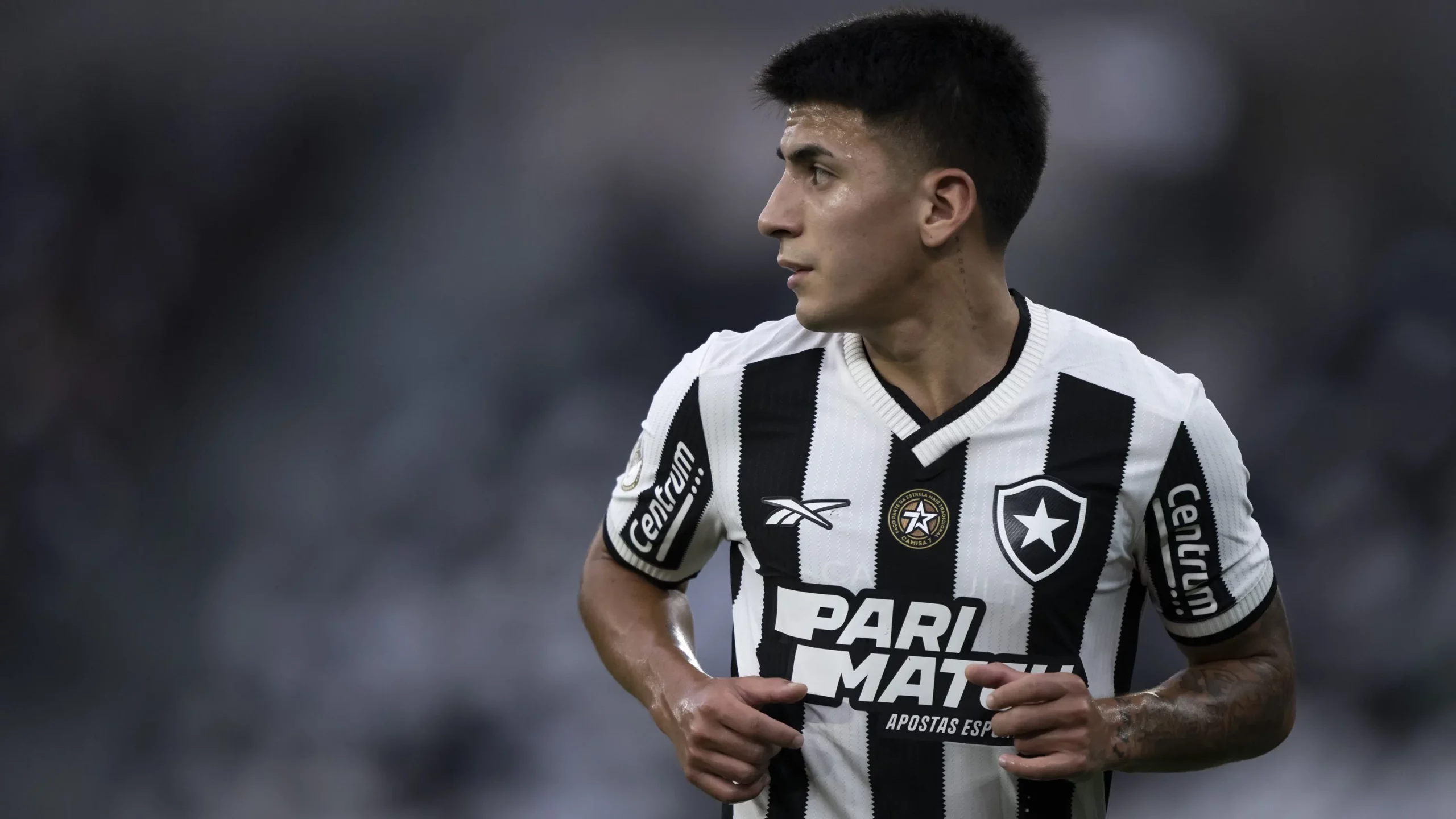 RJ – RIO DE JANEIRO – 09/11/2024 – BRASILEIRO A 2024, BOTAFOGO X CUIABA – Thiago Almada jogador do Botafogo durante partida contra o Cuiaba no estadio Engenhao pelo campeonato Brasileiro A 2024. Foto: Jorge Rodrigues/AGIF