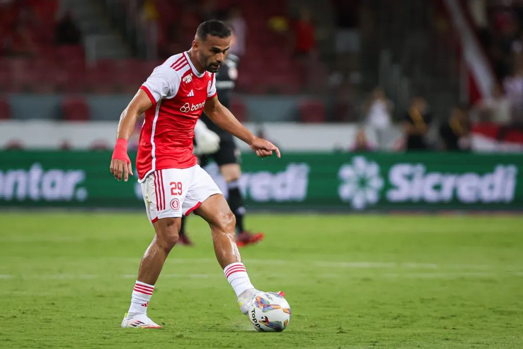 Thiago Maia entrou em campo pelo Campeonato Gaúcho de 2025. Foto: Maxi Franzoi/AGIF