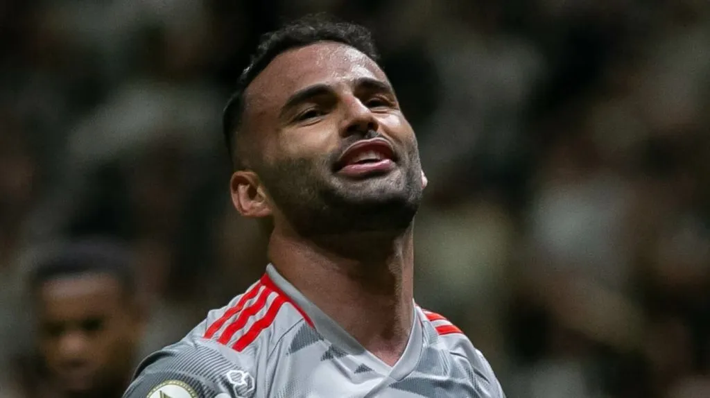 Foto: Fernando Moreno/AGIF  – Thiago Maia se animou com a possibilidade de atuar com Ney Jr. no Santos.