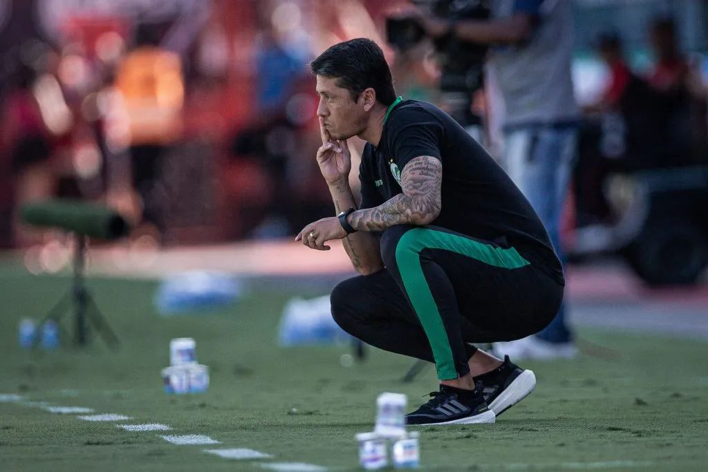Thiago Carpini é cotado para assumir o comando do Santos em 2024. Foto: Isabela Azine/AGIF