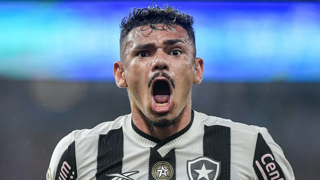 Tiquinho Soares jogador do Botafogo