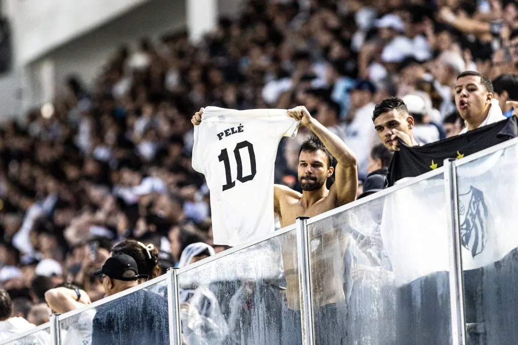 Torcida durante partida entre Santos e Vasco no estadio Vila Belmiro pelo campeonato Brasileiro A 2023. Foto: Abner Dourado/AGIF