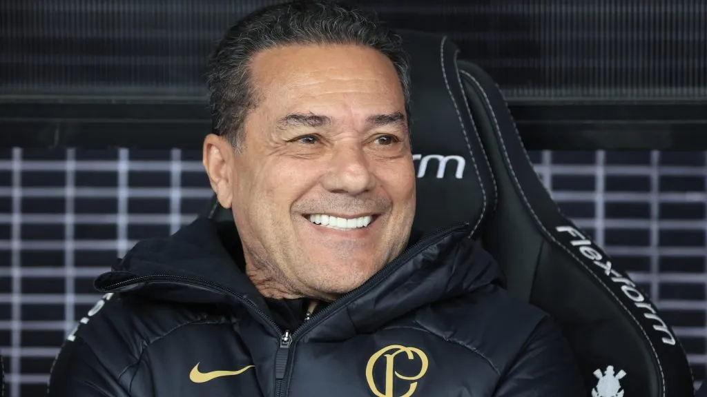 Vanderlei Luxemburgo, treinador livre no mercado