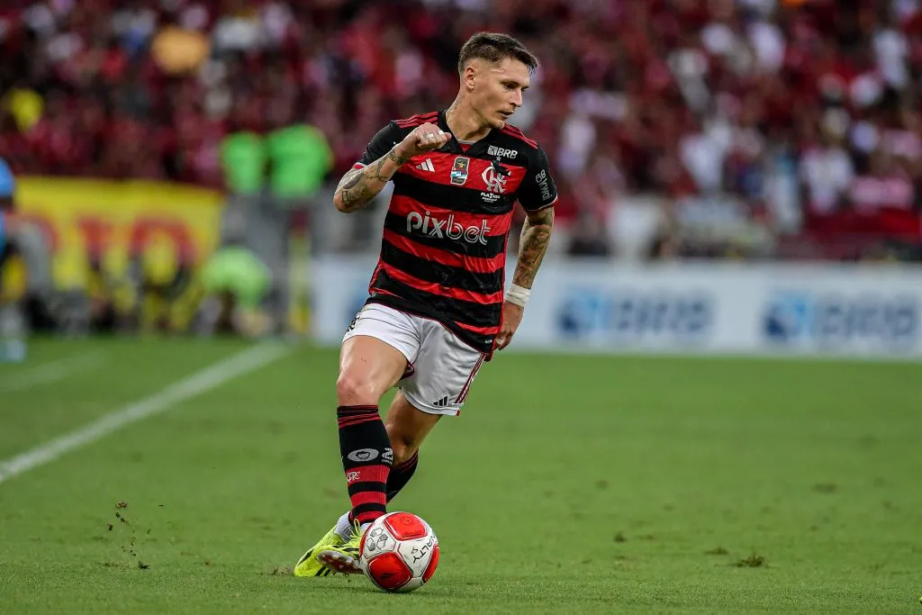 – Varela jogador do Flamengo durante partida contra o Nova Iguacu no estadio Maracana pelo campeonato Carioca 2024. Foto: Thiago Ribeiro/AGIF