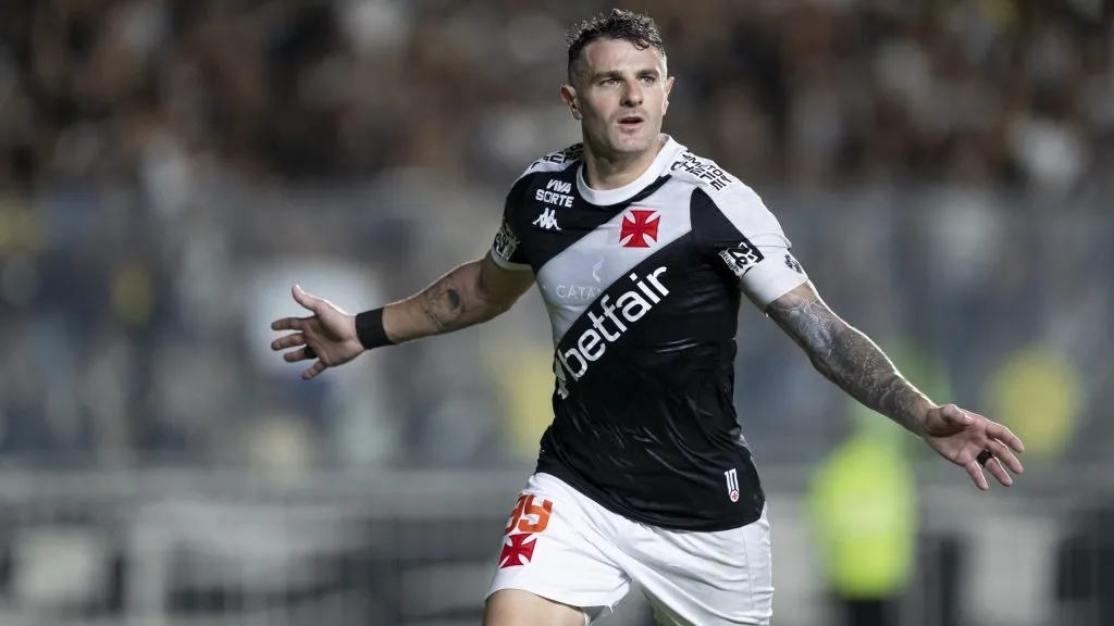 Vegetti jogador do Vasco comemora seu gol – Foto: Jorge Rodrigues/AGIF