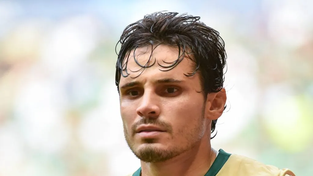 Foto: IMAGO / Sports Press Photo – Veiga pode ter saída do Alviverde confirmada em breve.