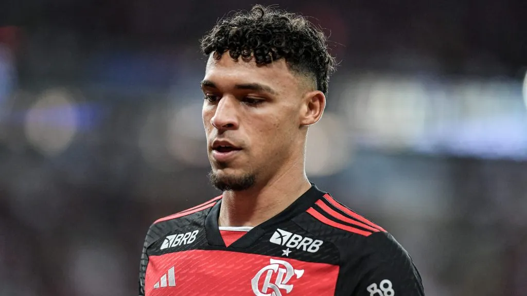 Victor Hugo dá prioridade ao Santos em negociação – Foto: Thiago Ribeiro/AGIF