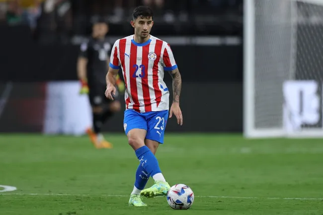 Villasanti, volante do Grêmio e da Seleção Paraguaia