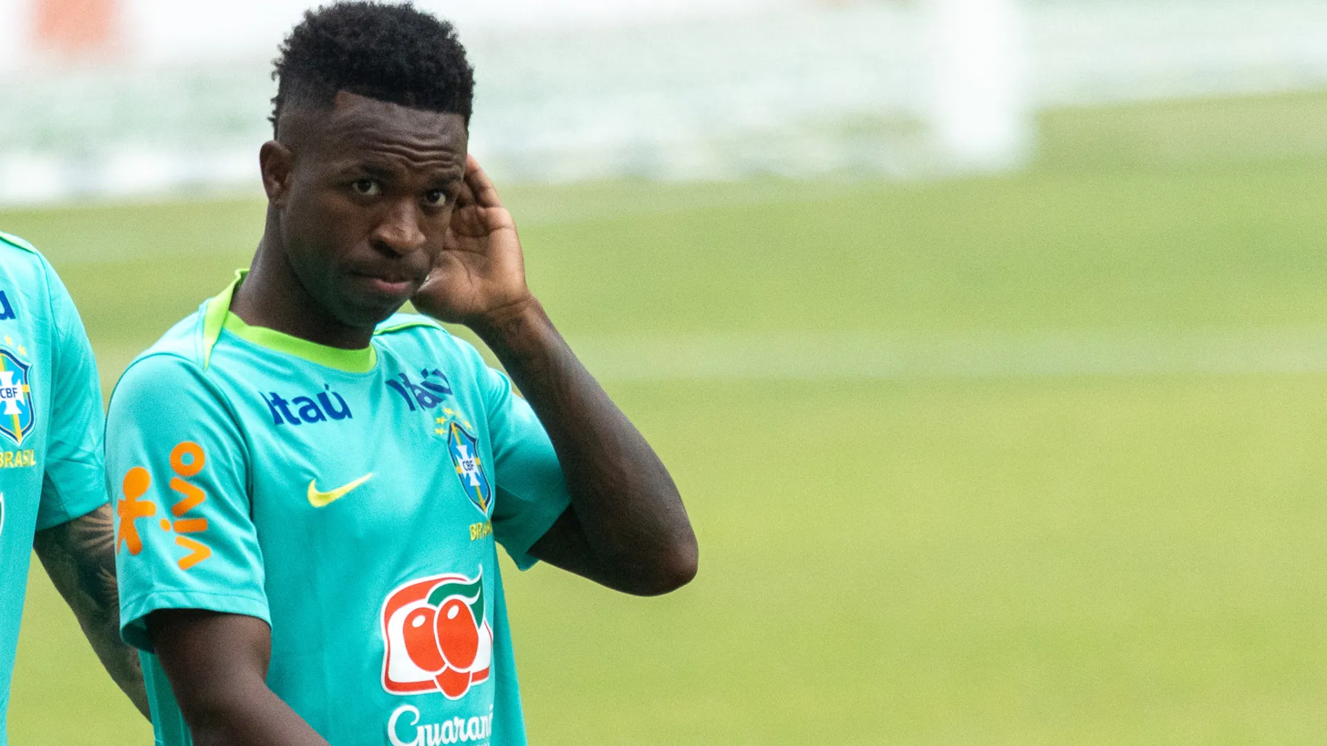 Vini Jr durante treinamento da Seleção Brasileira – Foto: Fernando Torres/AGIF