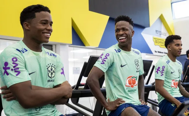 Vinícius Júnior, Rodrygo e Endrick fazendo trabalho regenerativo na Granja Comary.  Foto: Joilson Marconne / CBF