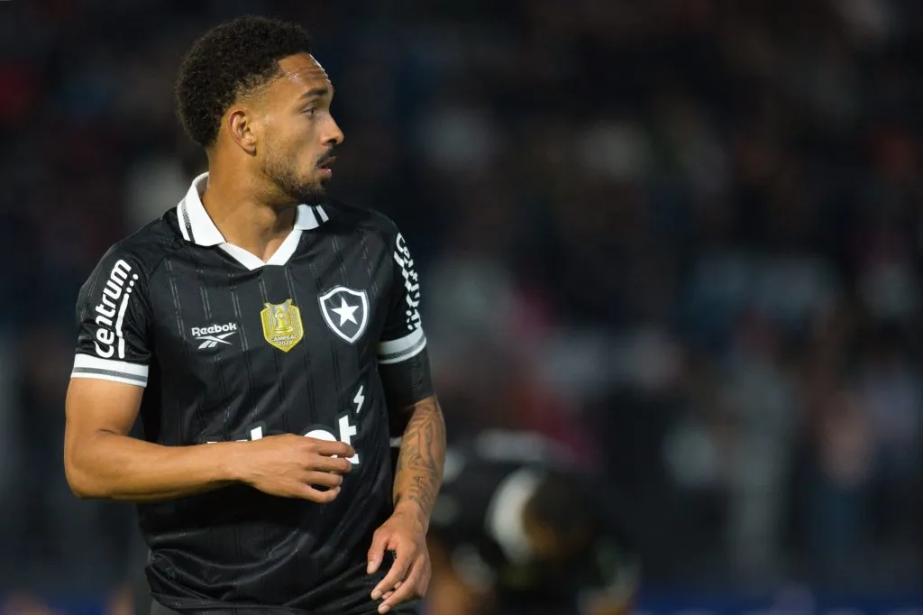 Vitinho, jogador do Botafogo durante partida contra o São Paulo no Morumbi pelo Brasileirão 2025. Foto: Anderson Romao/AGIF
