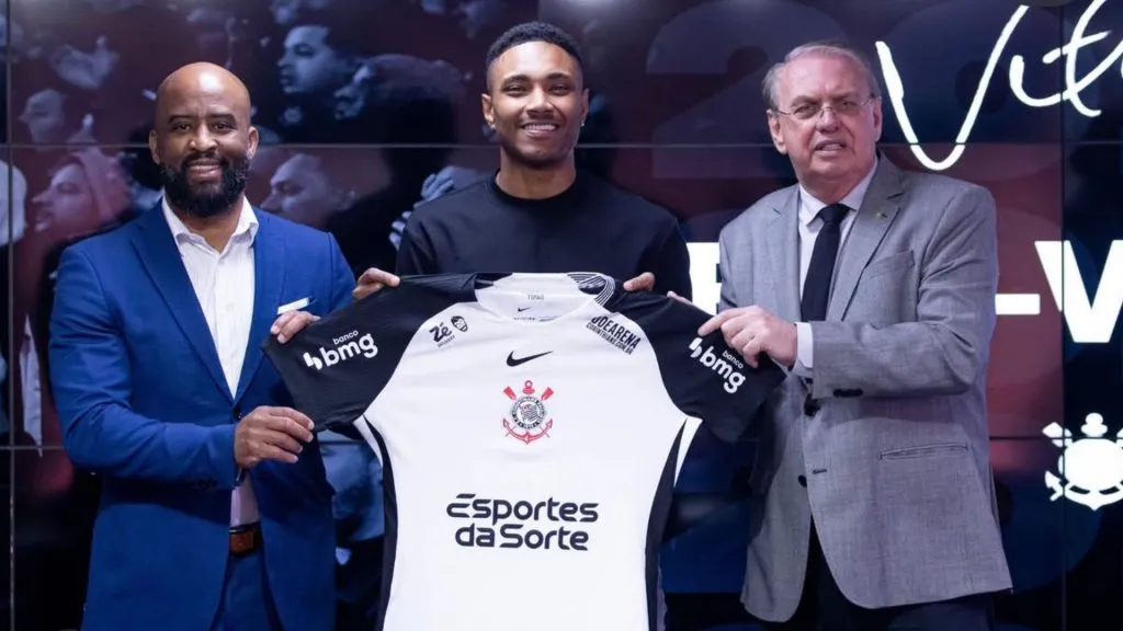 Vitinho durante apresentação no Corinthians – Foto: Rodrigo Coca/Corinthians