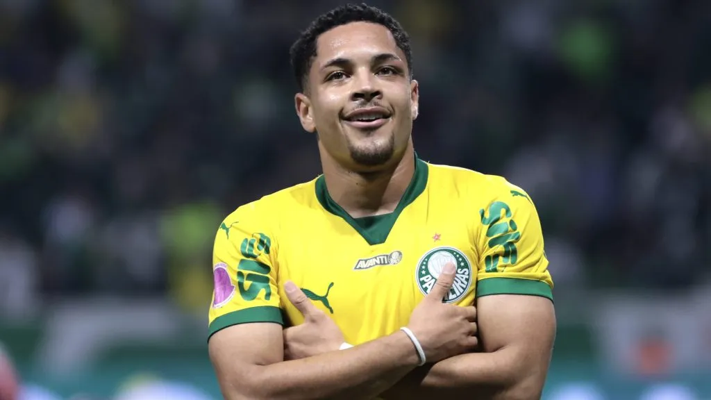 SP – SAO PAULO – 15/10/2025 – BRASILEIRO A 2025, PALMEIRAS X BRAGANTINO – Vitor Roque jogador do Palmeiras comemora seu gol durante partida contra o Bragantino no estadio Arena Allianz Parque pelo campeonato Brasileiro A 2025. Foto: Marcello Zambrana/AGIF