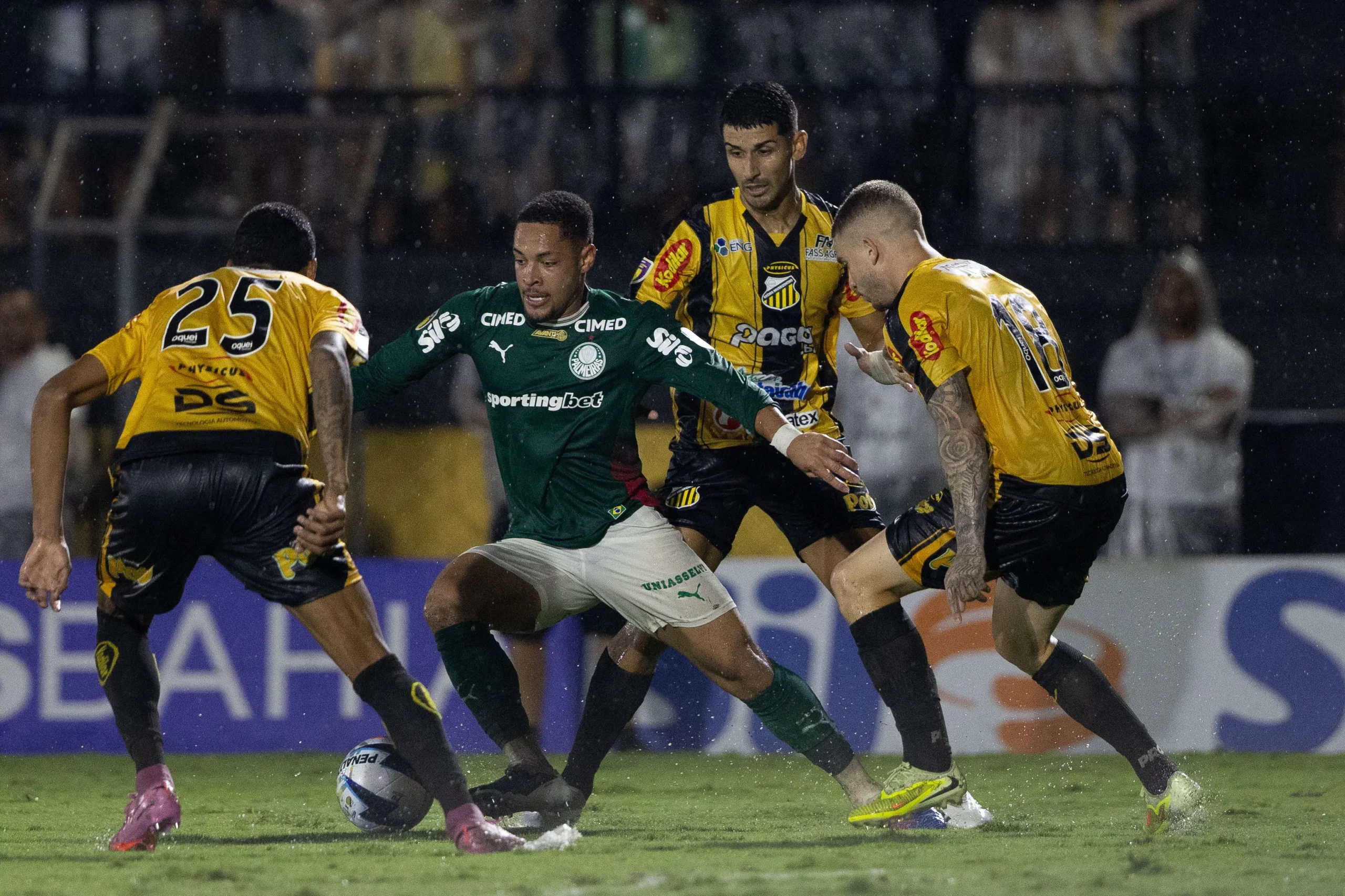 Vitor Roque no 2° jogo da final. Foto: Joisel Amaral/AGIF