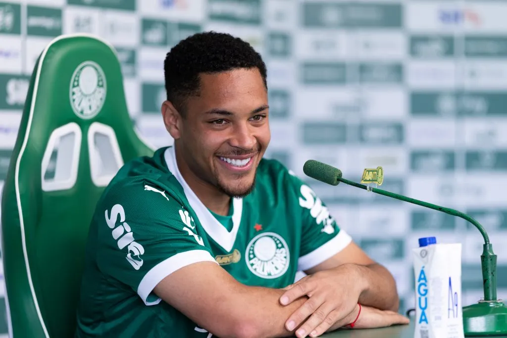 SP – SAO PAULO – 07/03/2025 – PALMEIRAS, APRESENTACAO VITOR ROQUE – Vitor Roque durante sua apresentacao oficial como jogador do Palmeiras em coletiva de imprensa realizada no CT Academia de Futebol. Foto: Ettore Chiereguini/AGIF