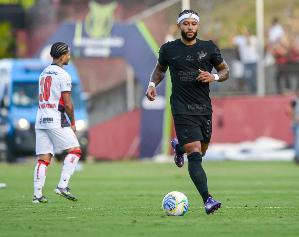 Corinthians de Memphis Depay venceu o Vitória fora de casa no Brasileirão