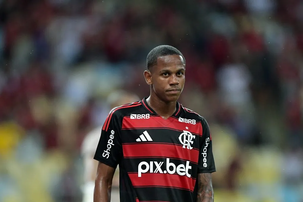 Wallace Yan deixou o campo logo após entrar na partida. Foto: Thiago Ribeiro/AGIF