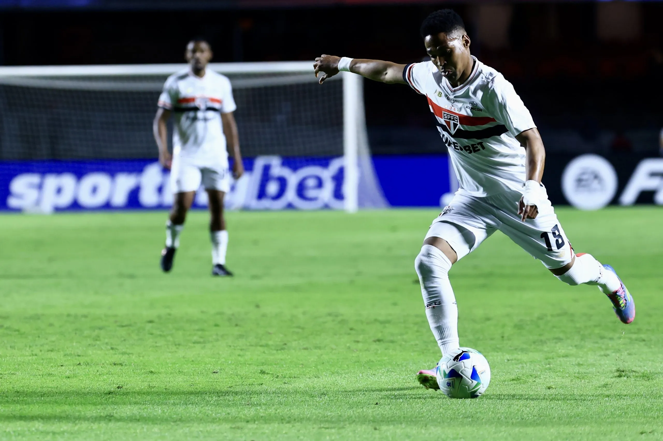 Wendell jogador do Sao Paulo durante partida contra o Talleres no estadio Morumbi pelo campeonato Copa Libertadores 2025. Foto: Marcello Zambrana/AGIF