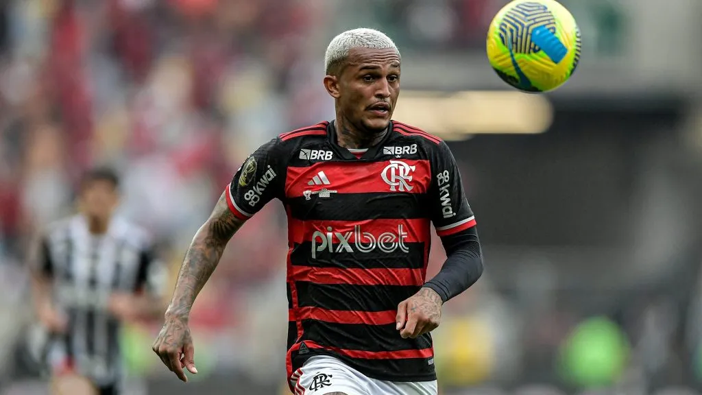 Wesley durante partida. Foto: Thiago Ribeiro/AGIF