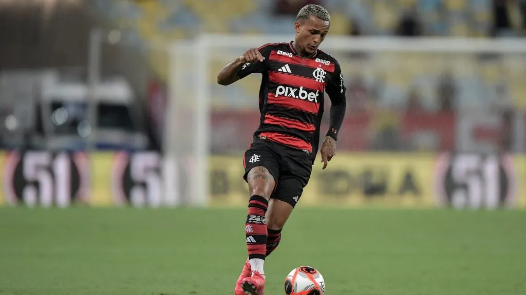 Wesley durante partida. Foto: Thiago Ribeiro/AGIF