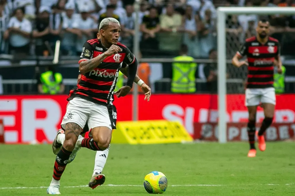 Wesley jogador do Flamengo durante partida contra o Atletico no estadio Arena MRV pelo campeonato Copa Do Brasil 2024. Foto: Fernando Moreno/AGIF