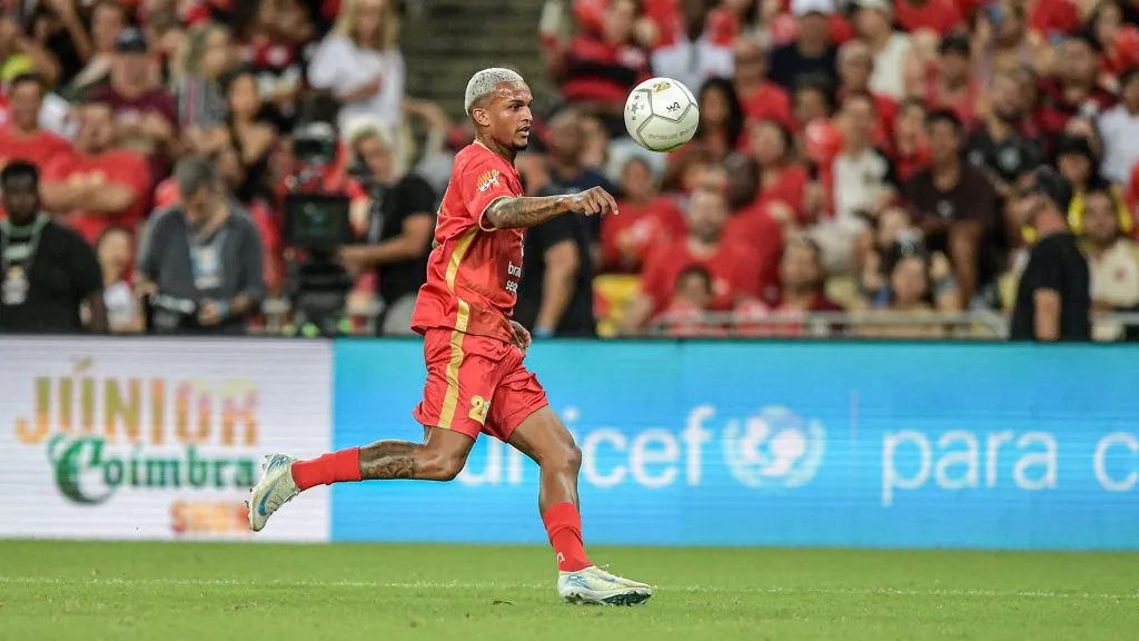 Wesley vem sendo cobiçado no mercado – Foto: Thiago Ribeiro/AGIF