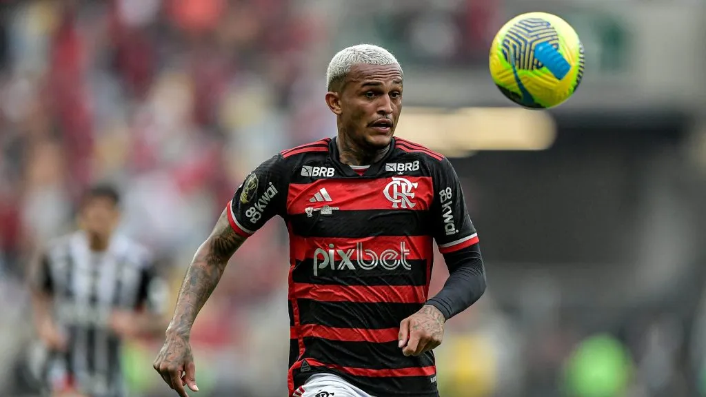 Wesley é titular no Flamengo. Foto: Thiago Ribeiro/AGIF