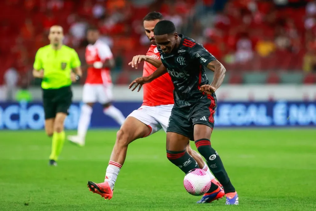 Evertton Araújo fez jogo taticamente perfeito pelo CRF até o 43 do 2º tempo, quando errou em gol do Inter – Foto: Luiz Erbes/AGIF