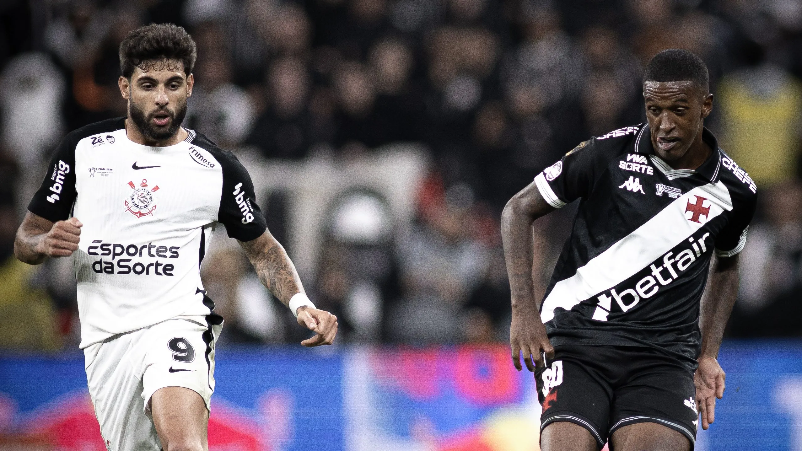 Yuri Alberto e Robert Renan em Corinthians x Vasco. Fotos: Matheus Lima/Vasco.
