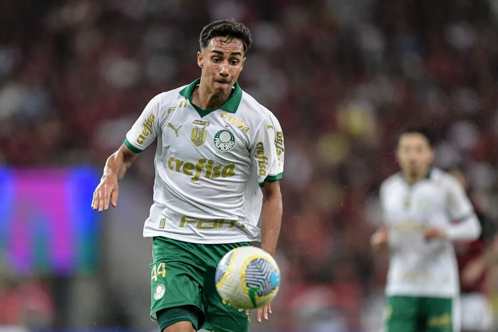 Vitor Reis se valorizou muito em 2024 e Palmeiras pode realizar grande venda. Foto: Thiago Ribeiro/AGIF
