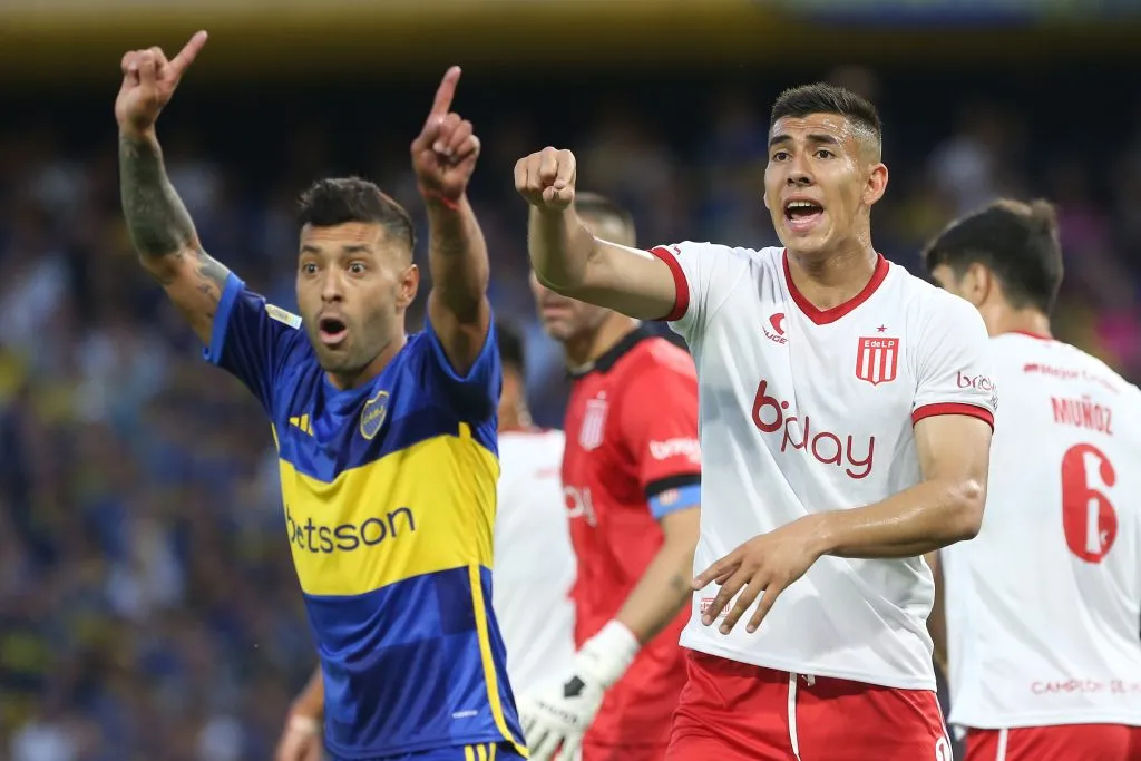 Zaid Romero (à direita) está sendo monitorado pelo Palmeiras e clubes da Espanha – Foto: Daniel Jayo/Getty Images