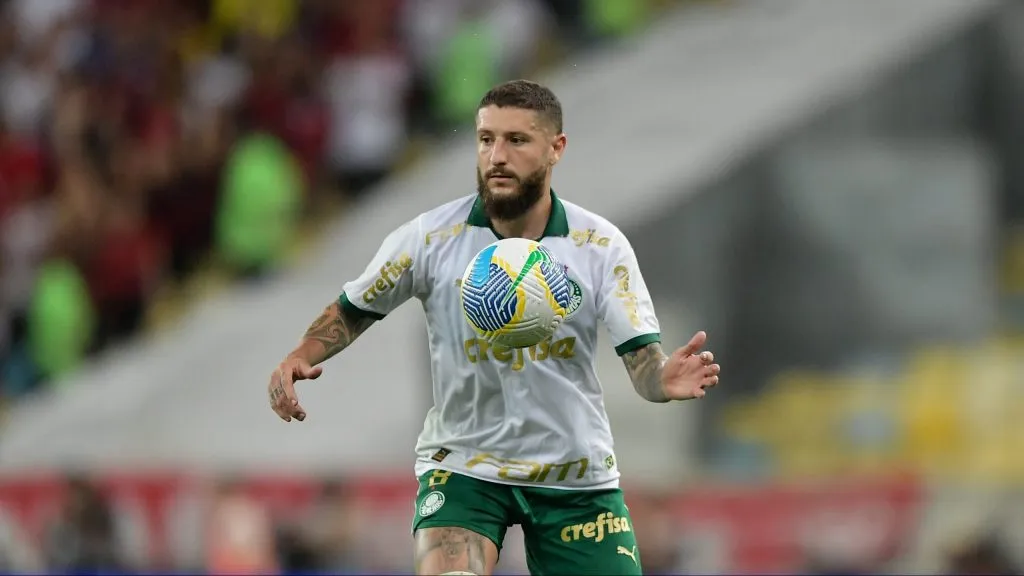 Zé Rafael está chegando ao Santos