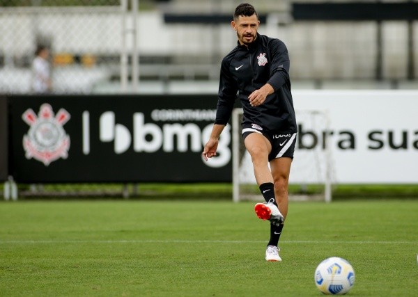 Foto: Rodrigo Coca – Agência Corinthians – Giuliano avançou em sua recuperação e pode pintar no duelo contra o Grêmio