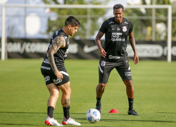 Foto: Rodrigo Coca/Ag. Corinthians | Jô está mantido no ataque