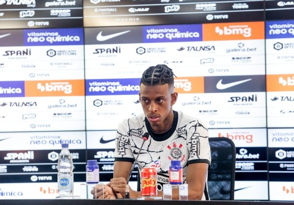 Foto: Rodrigo Coca/Ag. Corinthians | Robson Bambu é flagrado sendo expulso de balada em SP