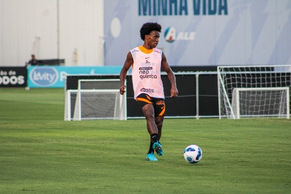 Foto: Felipe Szpak/Ag. Corinthians | Willian é o que mais sofreu faltas diante do Fortaleza