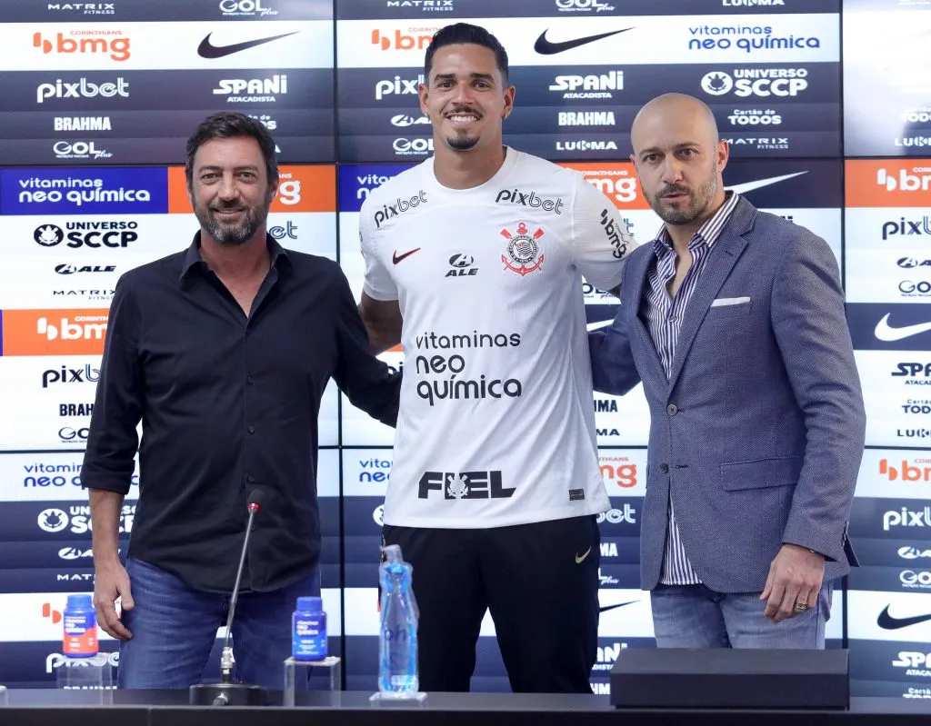 Duílio (à esquerda), Lucas Veríssimo (no centro) e Alessandro Nunes (à direita) – Foto: Rodrigo Coca/Ag. Corinthians