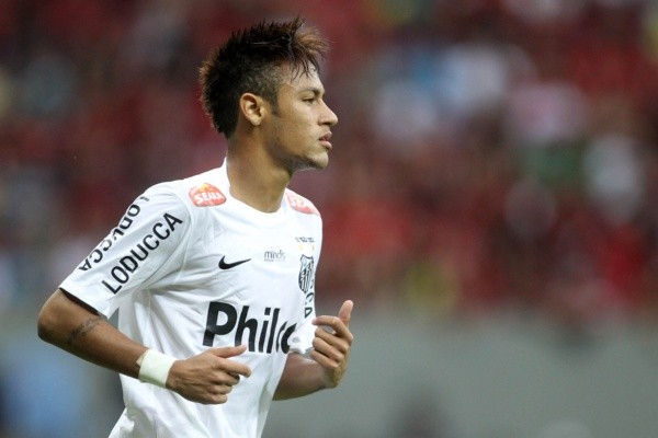 Foto:  Adalberto Marques/AGIF - Neymar saiu do Santos em 2013