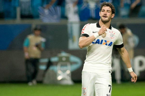 Agif/Ramiro Furquim – Pato é lembrado por parte da Fiel