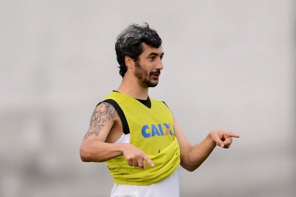 Foto:Mauro Horita/AGIF – Douglas foi campeão mundial com o Corinthians em 2012