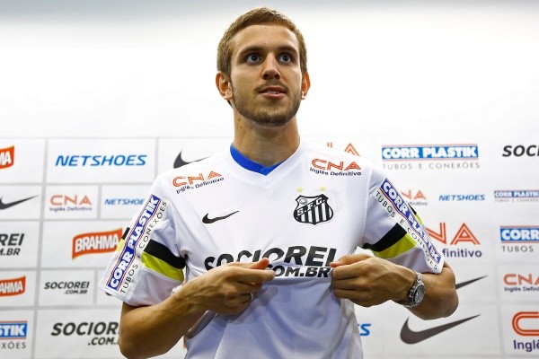 Foto: Ricardo Saibun/AGIF – Bruno Uvini defendeu o Santos em 2014 e disputou 14 partidas
