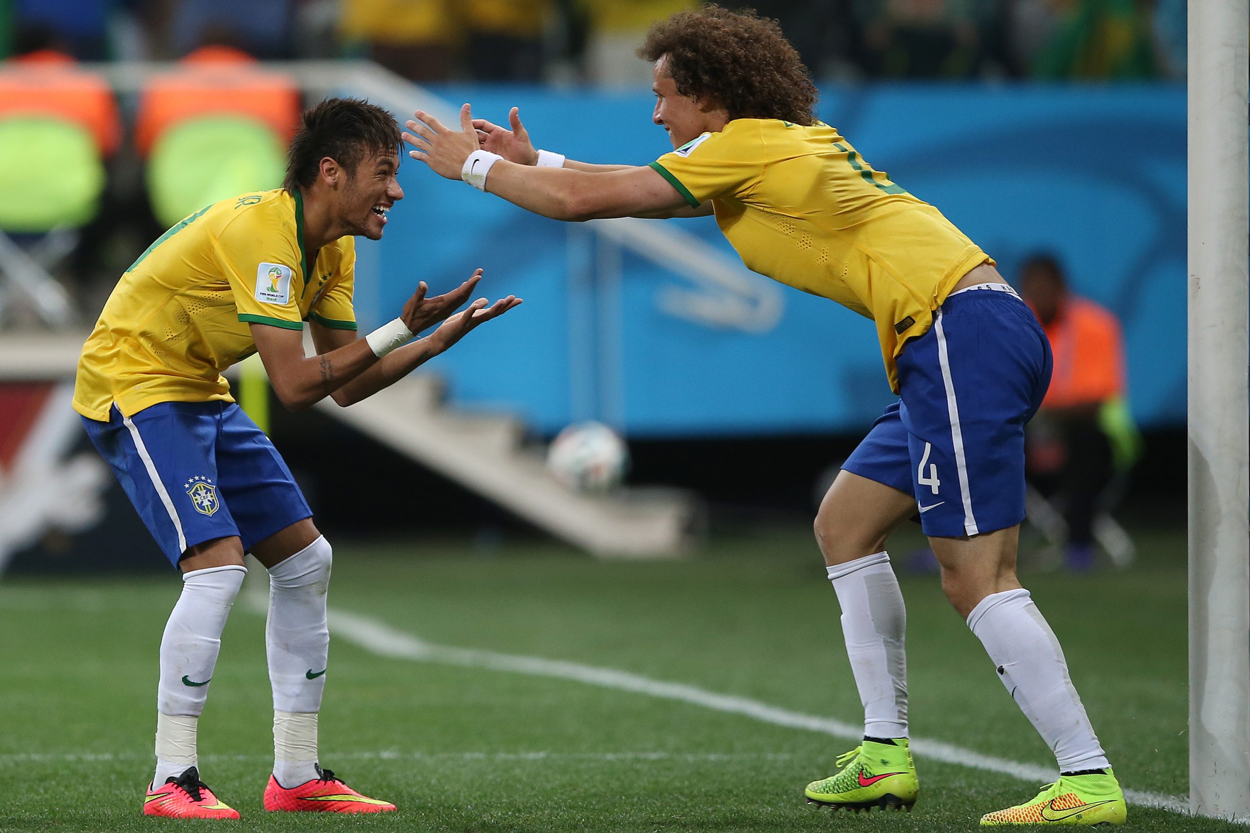 Foto: Fernando Soutello/AGIF – Neymar e David Luiz jutos na Seleção