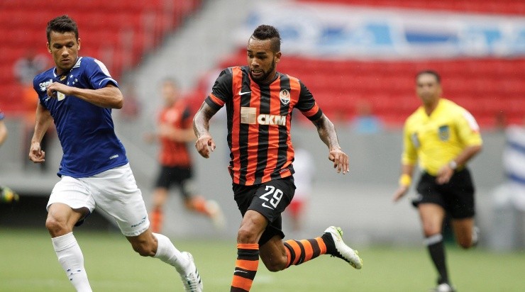 Torcedores do Palmeiras querem que Leila Pereira contrate Alex Teixeira. Foto:Adalberto Marques/AGIF