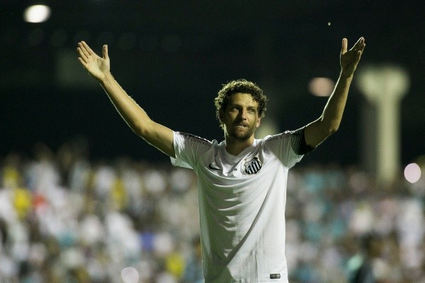 Foto: Daniel Vorley/AGIF – Elano marcou um dos gols do Santos na vitória em Barueri