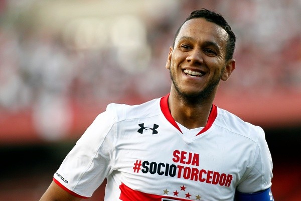 Foto:Daniel Vorley/AGIF – Souza defendeu as cores do São Paulo, Vasco e Grêmio no futebol brasileiro