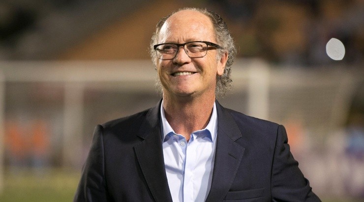 Daniel Vorley/AGIF – Paulo Roberto Falcão se tornou Coordenador de Futebol do Santos em 2023
